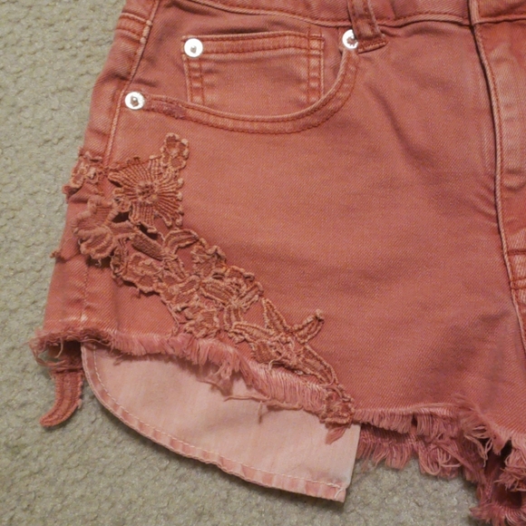Shabby Chic High Rise shorts - Picture 3 of 6